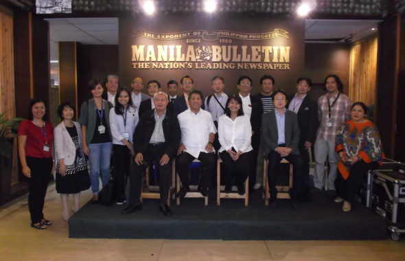 フィリピン新聞社Manila Bulletinでの通訳後の集合写真